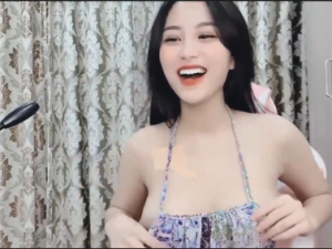Cô gái việt nam 2k7 trẻ đẹp khoe hàng