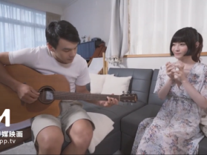 Mê tiếng đàn của anh hàng xóm mê luôn con cu của anh